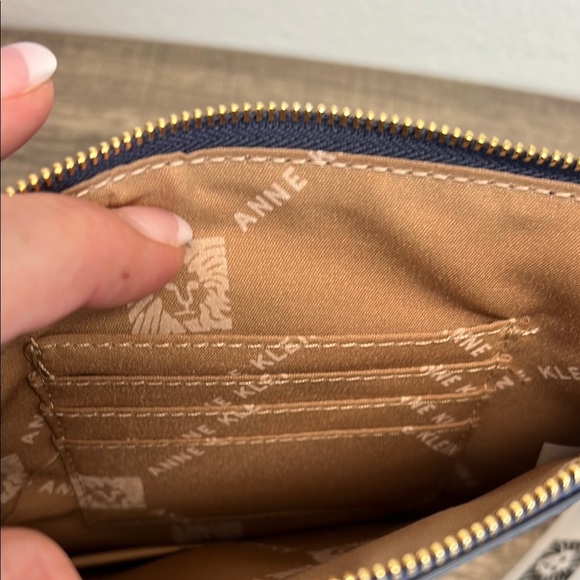 Anne Klein Blue and White Floral Wristlet ✨ - Picture 6 of 7